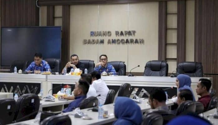 TAPD Pemkot Bersama Banggar DPRD Makassar Bahas Strategi Pengadaan Barang dan Jasa 2025