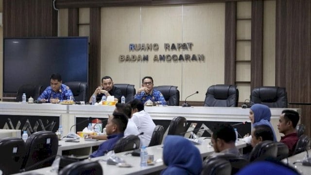 TAPD Pemkot Bersama Banggar DPRD Makassar Bahas Strategi Pengadaan Barang dan Jasa 2025