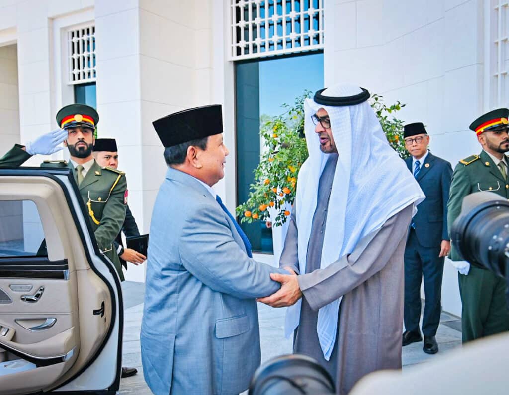 Bertemu Presiden MBZ, Presiden Prabowo Disambut Hangat di Istana Qasr Al Shatie – Sekretariat Kabinet Republik Indonesia