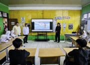 Hadiri Peringatan Hardiknas, Presiden Prabowo Saksikan Demonstrasi Pembelajaran dengan Teknologi Smart Board – Sekretariat Kabinet Republik Indonesia