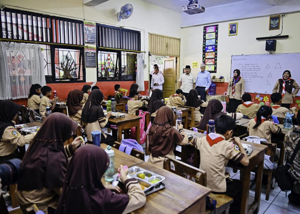 Presiden Prabowo Tinjau Pelaksanaan MBG dan Cek Kesehatan Gratis di Sekolah Bersama Bill Gates – Sekretariat Kabinet Republik Indonesia