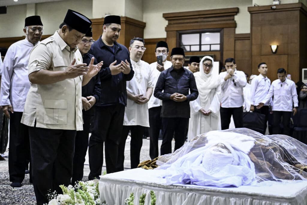 Presiden Prabowo Subianto Melayat Almarhum Eddie Mardjoeki Nalapraya: Beliau Contoh Patriot Sejati – Sekretariat Kabinet Republik Indonesia