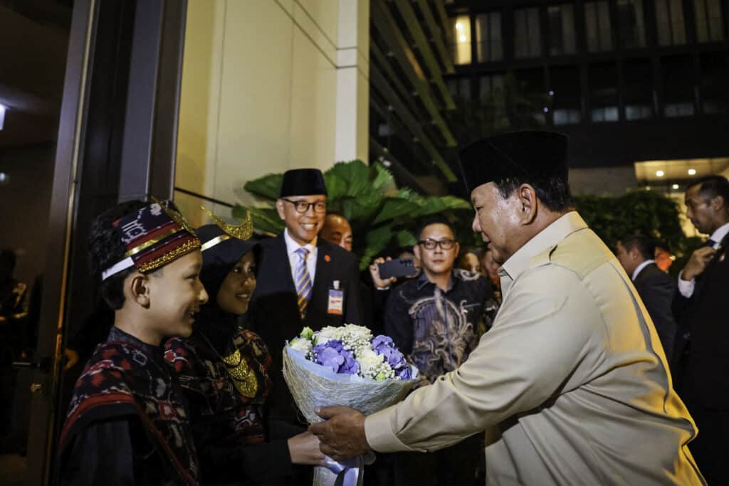 Kehangatan Diaspora Indonesia Sambut Kedatangan Presiden Prabowo di Bangkok – Sekretariat Kabinet Republik Indonesia