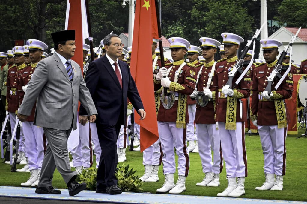 Presiden Prabowo Sambut Premier Li Qiang dalam Upacara Resmi Penuh Kehormatan di Istana Merdeka – Sekretariat Kabinet Republik Indonesia