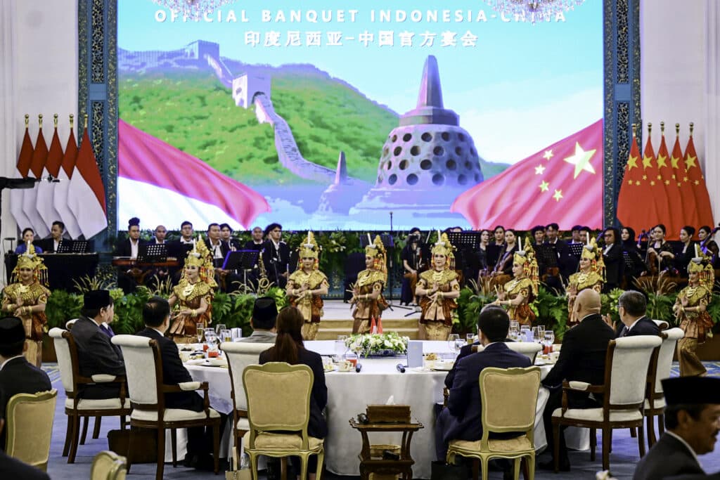 Presiden Prabowo Jamu Premier Li Qiang dalam Santap Resmi Penuh Kehangatan dan Seni Budaya di Istana Negara – Sekretariat Kabinet Republik Indonesia