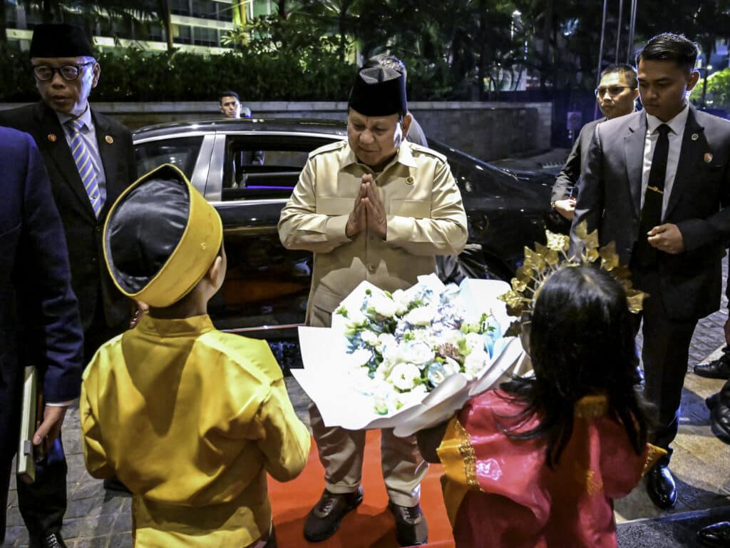 Antusiasme Dispora Indonesia Sambut Kedatangan Presiden di Kuala Lumpur – Sekretariat Kabinet Republik Indonesia