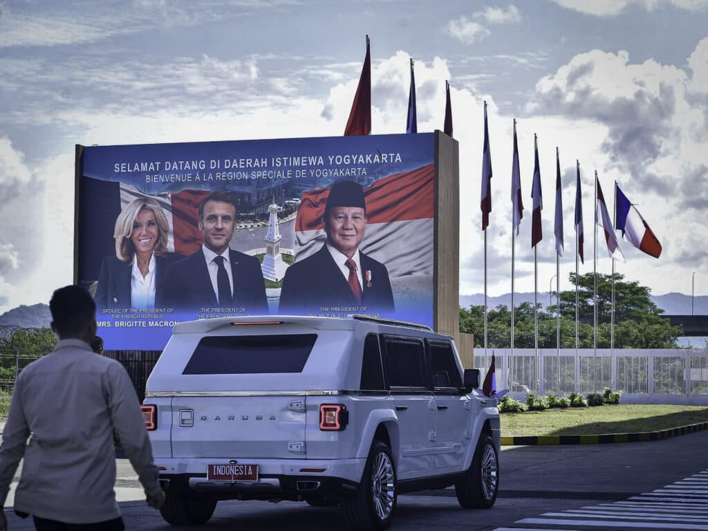 Presiden Prabowo Tiba di Yogyakarta, Sambut Langsung Presiden Macron untuk Tinjau Akmil Magelang – Sekretariat Kabinet Republik Indonesia