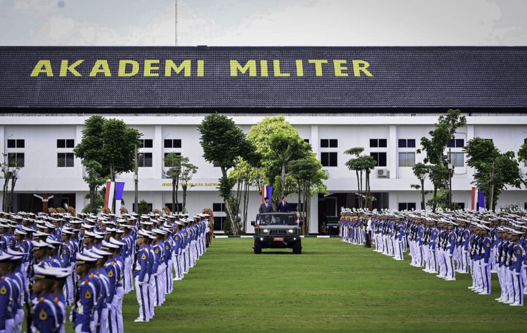 Upacara Penyambutan di Akmil Magelang, Presiden Prabowo dan Presiden Macron Tinjau Pasukan Taruna – Sekretariat Kabinet Republik Indonesia