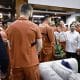 Hangat dan Penuh Kekeluargaan, Presiden Prabowo Sambut Timnas Sepak Bola di Kertanegara – Sekretariat Kabinet Republik Indonesia