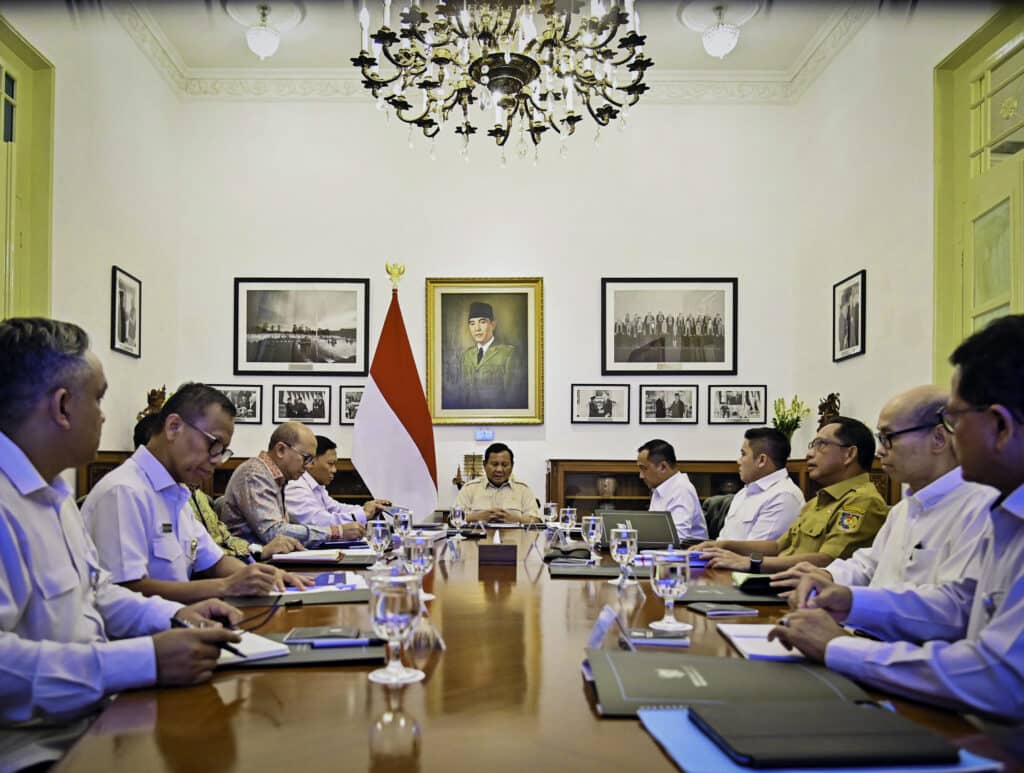 Presiden Prabowo Pimpin Rapat Terbatas Pembentukan Tanggul Laut di Pulau Jawa – Sekretariat Kabinet Republik Indonesia