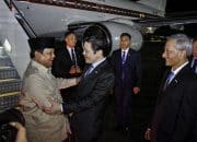 Tiba di Singapura, Presiden Prabowo Disambut Langsung oleh PM Lawrence Wong – Sekretariat Kabinet Republik Indonesia