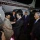 Tiba di Singapura, Presiden Prabowo Disambut Langsung oleh PM Lawrence Wong – Sekretariat Kabinet Republik Indonesia