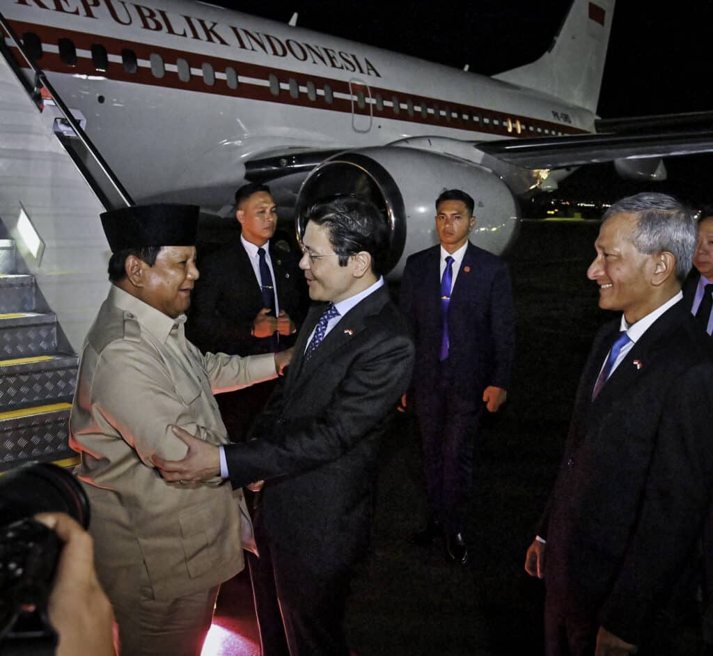 Tiba di Singapura, Presiden Prabowo Disambut Langsung oleh PM Lawrence Wong – Sekretariat Kabinet Republik Indonesia