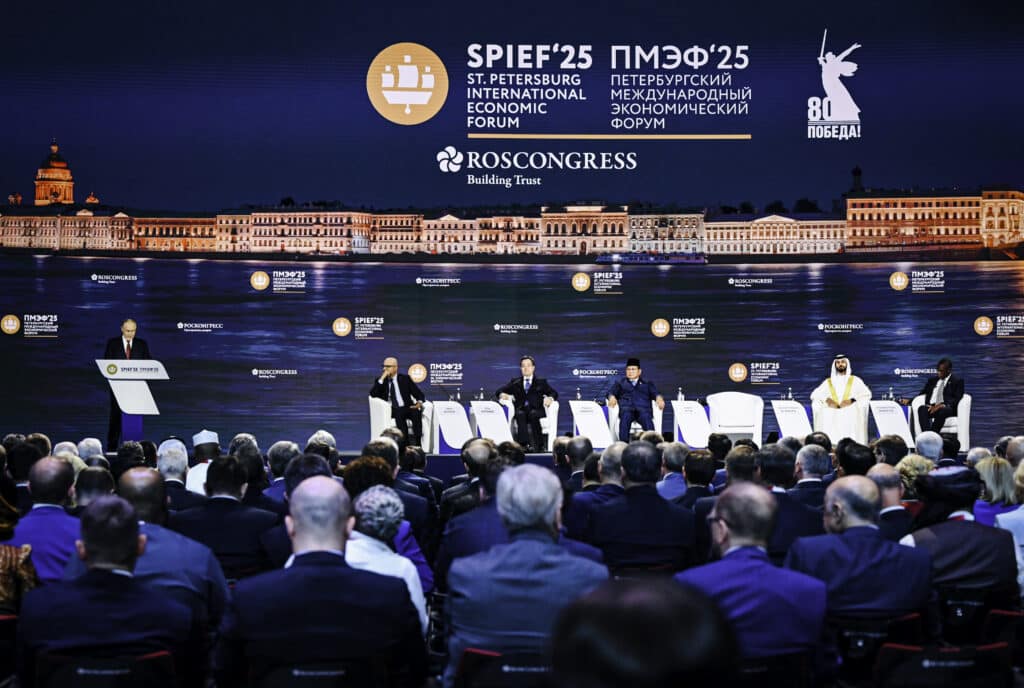 Presiden Prabowo Subianto Hadiri Sesi Pleno SPIEF 2025, Suarakan Kolaborasi Strategis di Tengah Geopolitik Global – Sekretariat Kabinet Republik Indonesia