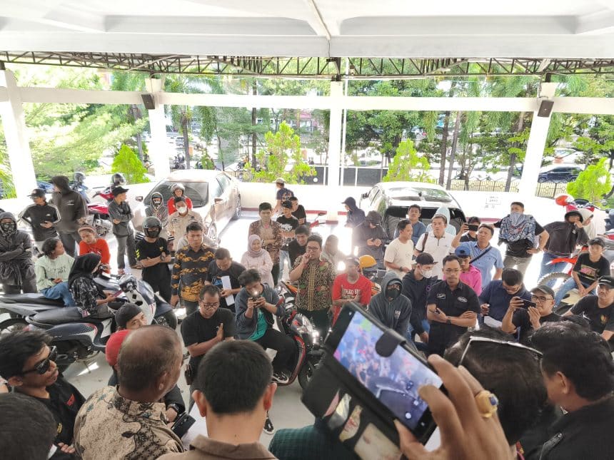 Video LGBT Viral, Kantor DPRD Makassar Didemo