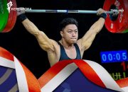 Rahmat Erwin Menang Tipis 1 Kg di Asian Games 2026, Pecahkan 2 Rekor Dunia